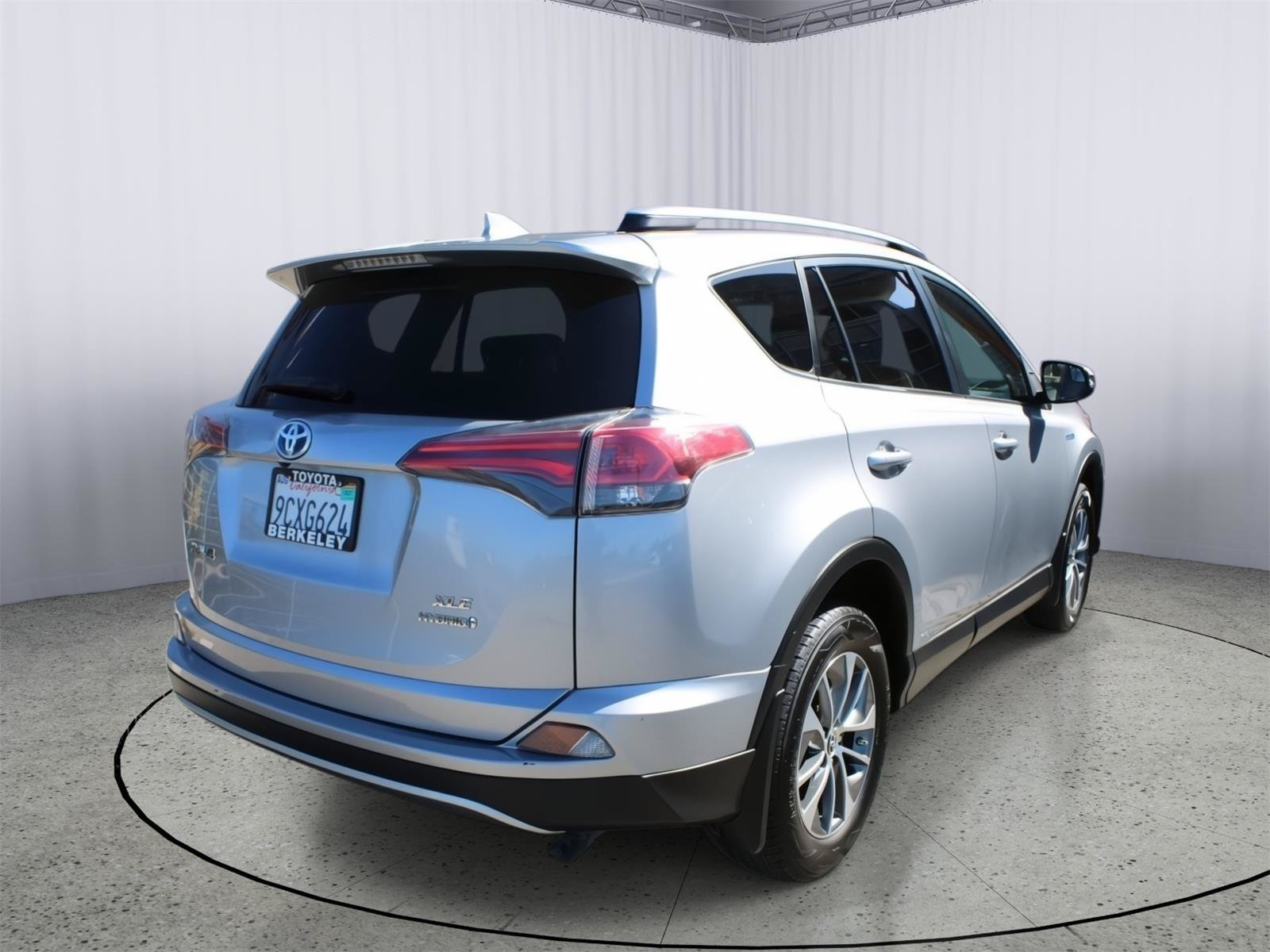 Used 2018 Toyota RAV4 XLE AWD/4WD image 8