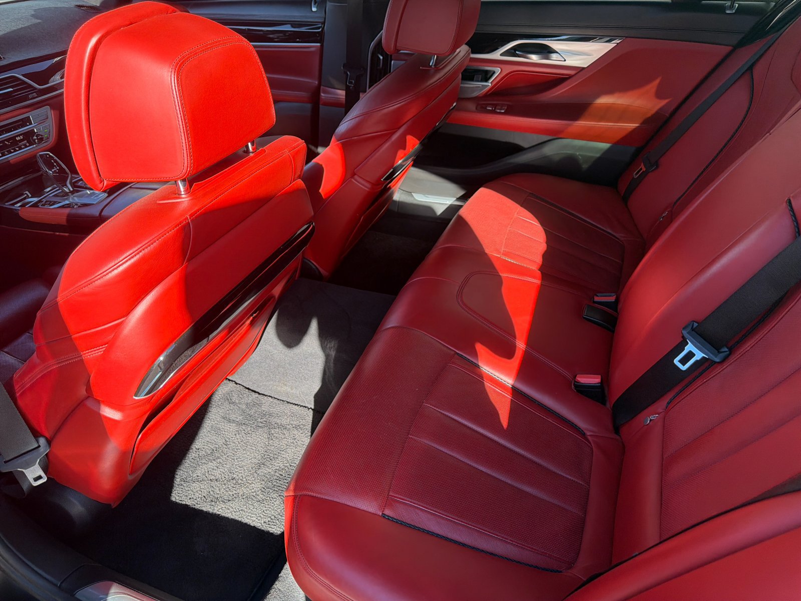 Used 2017 BMW 750i RWD image 9