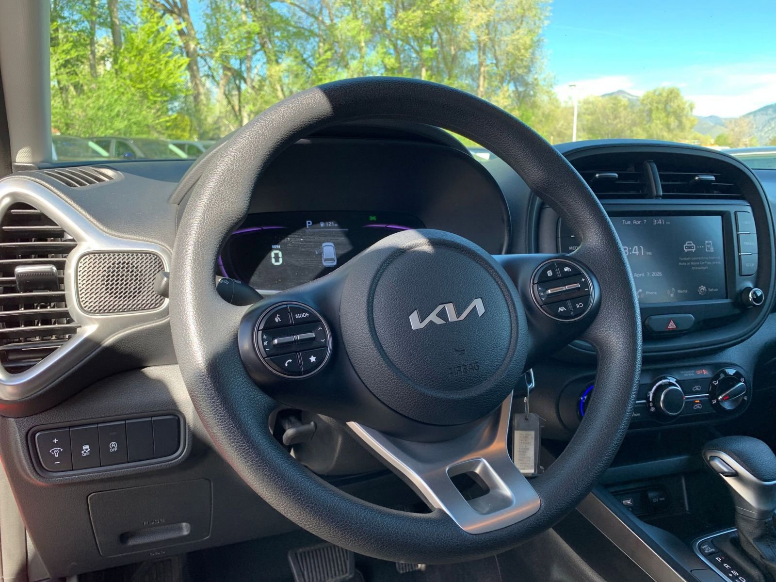 Used 2025 Kia Soul LX w/ LX Technology Package image 32