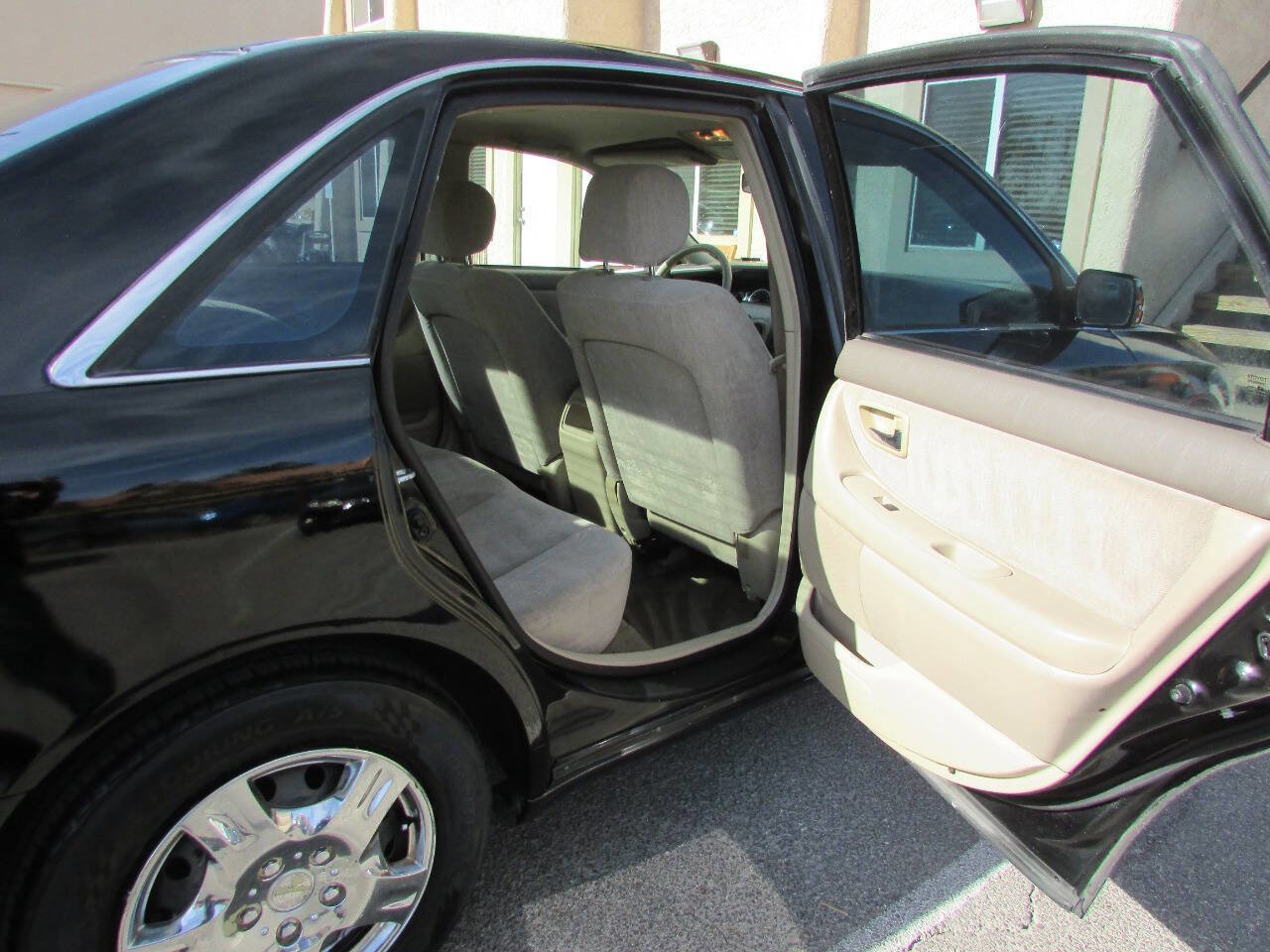 Used 2001 Toyota Avalon XLS FWD image 18
