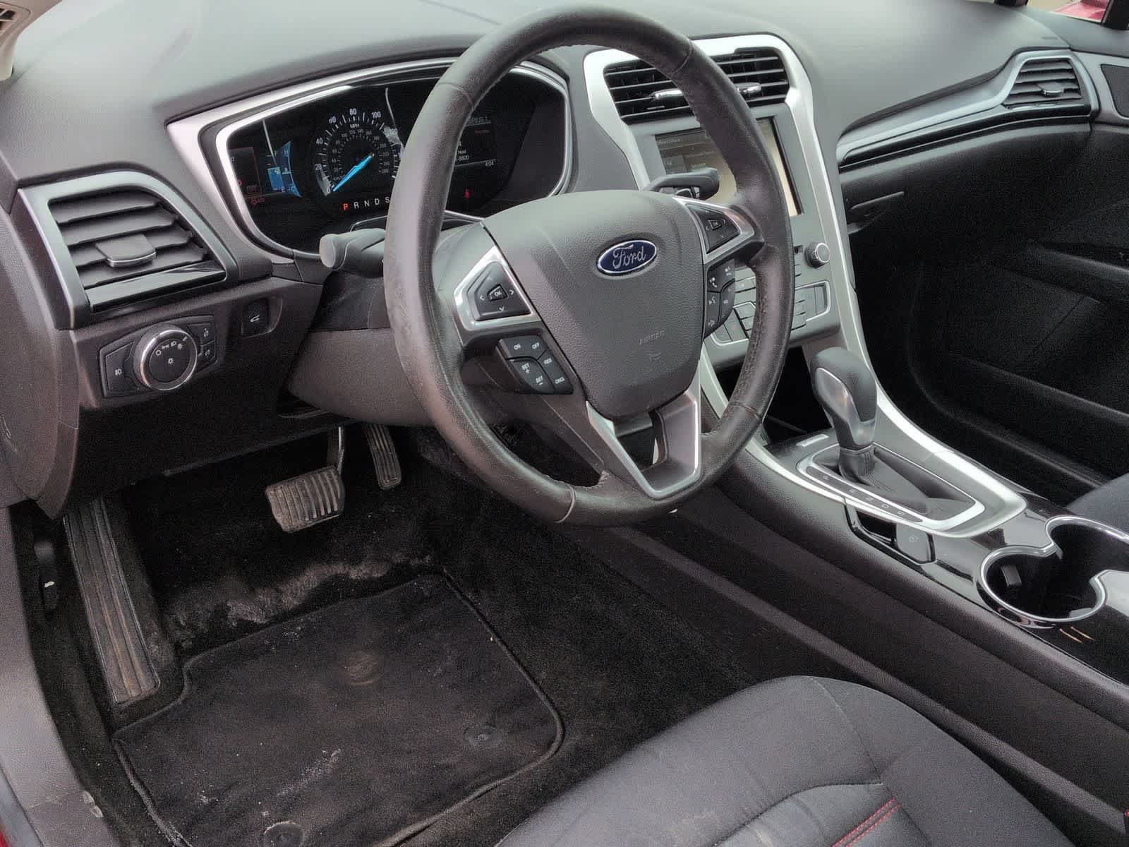 Used 2016 Ford Fusion SE FWD image 10