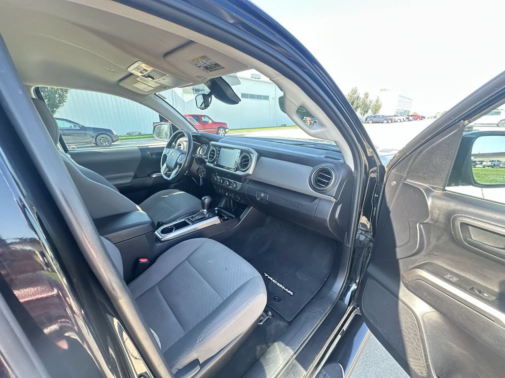 Used 2020 Toyota Tacoma SR5 AWD/4WD image 29