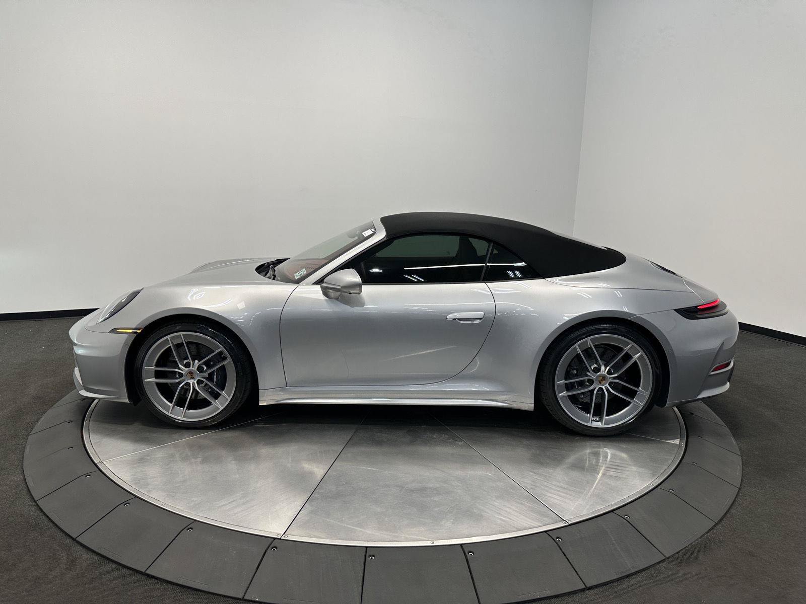 Used 2025 Porsche 911 Carrera RWD image 2