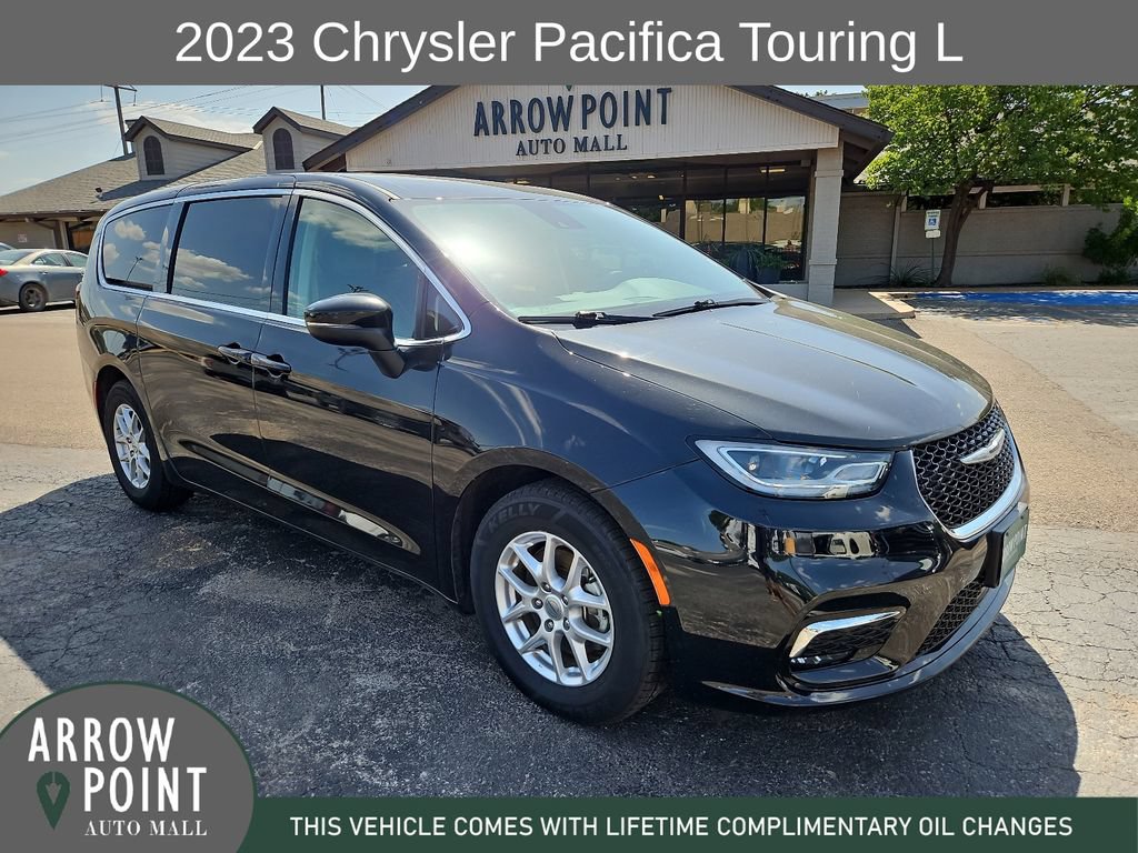 Used 2023 Chrysler Pacifica Touring-L FWD image 1