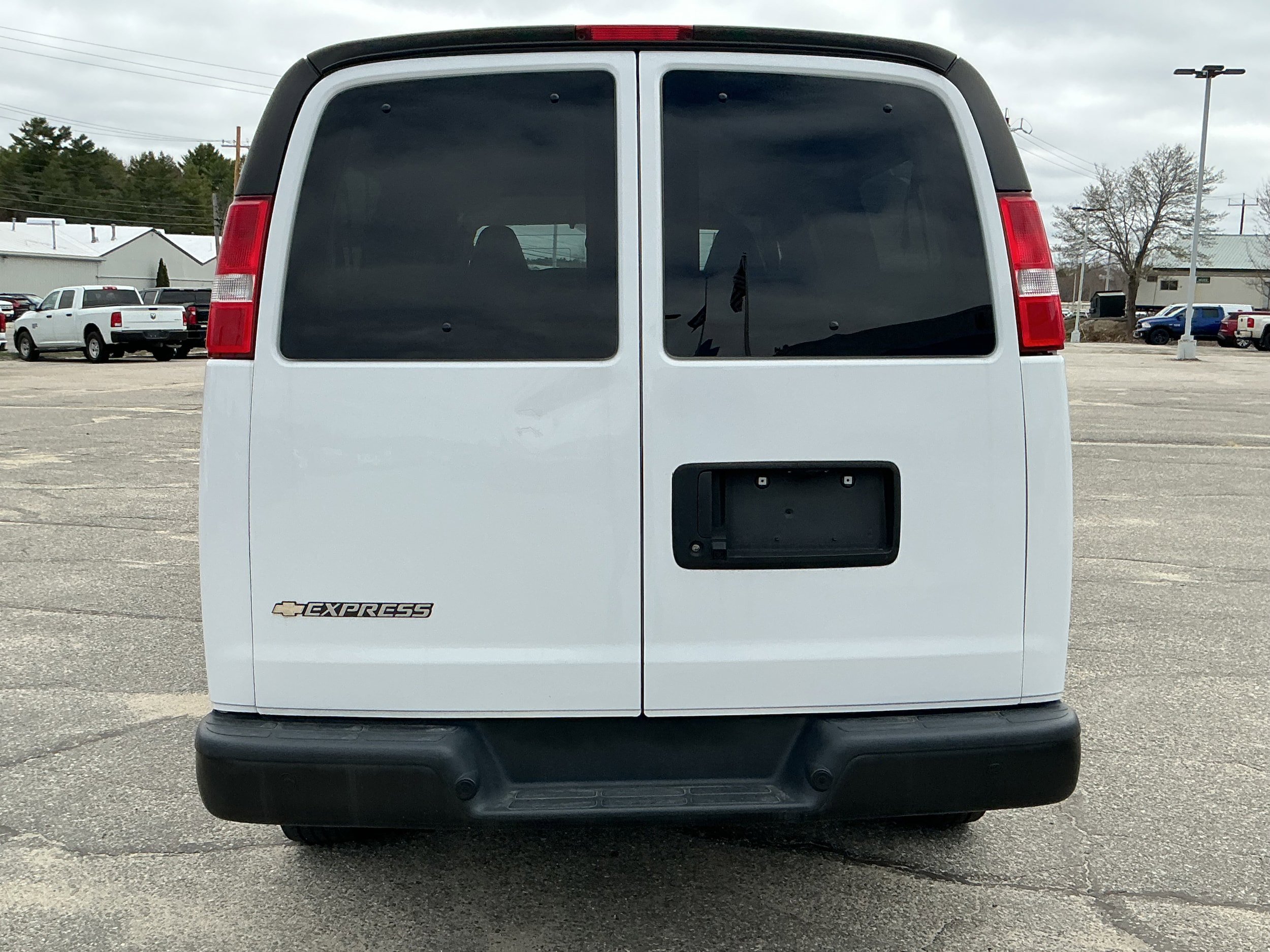 Used 2023 Chevrolet Express 3500 LS RWD image 4