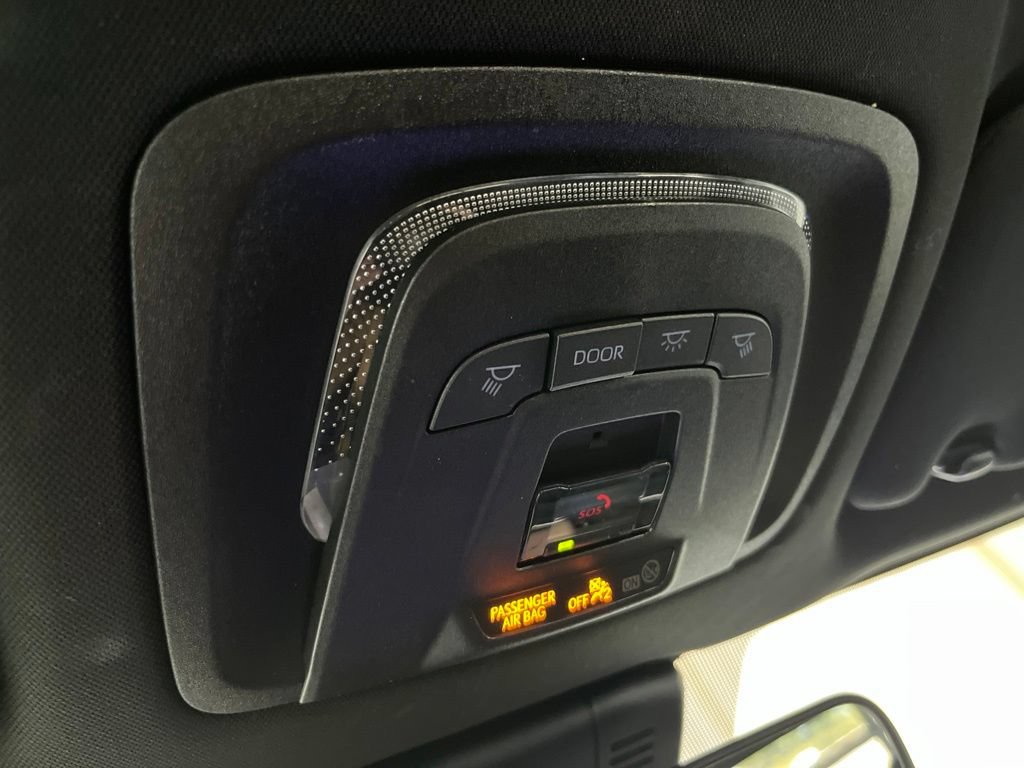 Used 2025 Toyota Crown AWD/4WD image 17