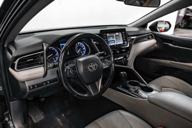 Used 2022 Toyota Camry SE FWD image 3