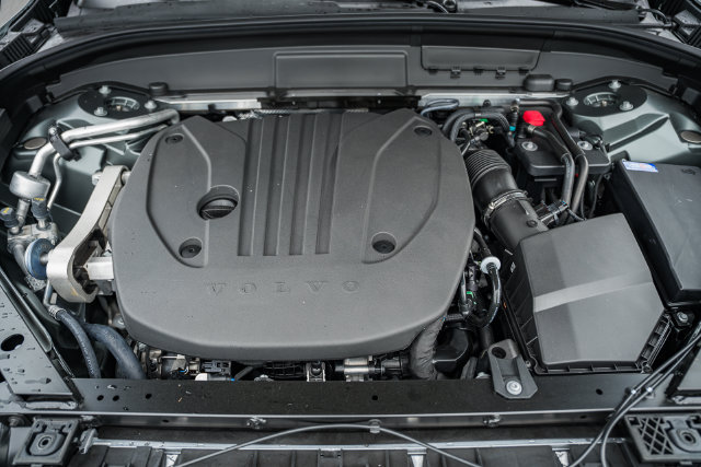 New 2027 Volvo XC60 B5 Plus AWD/4WD image 17