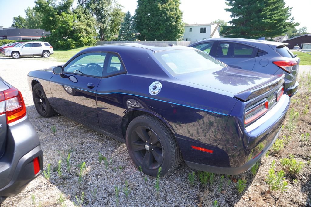Used 2015 Dodge Challenger SXT RWD image 5
