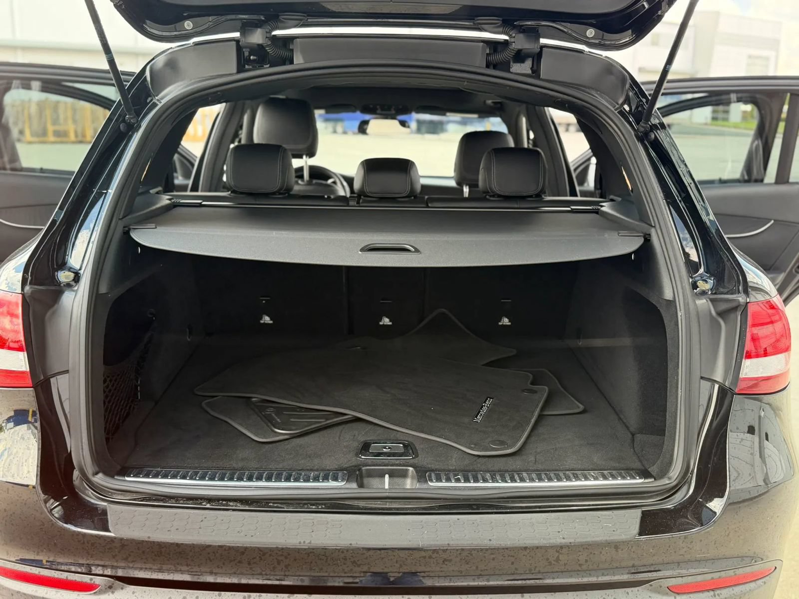 Used 2017 Mercedes-Benz GLC 300 w/ Premium 2 Package image 26
