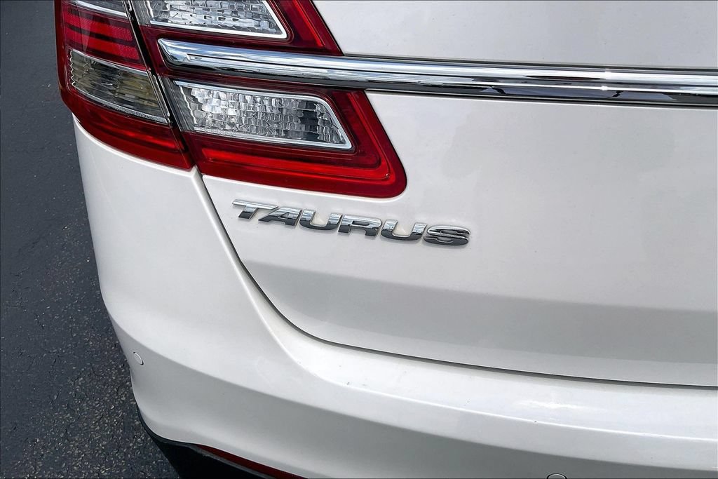 Used 2019 Ford Taurus Limited AWD/4WD image 7
