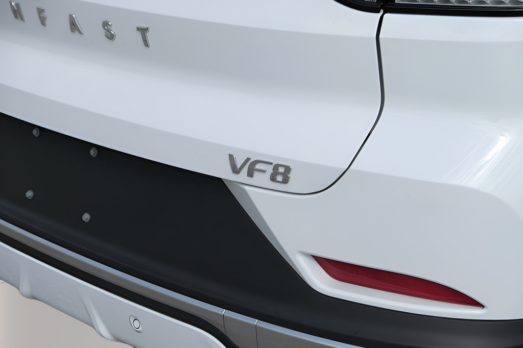New 2025 VinFast VF 8 Eco AWD/4WD image 32