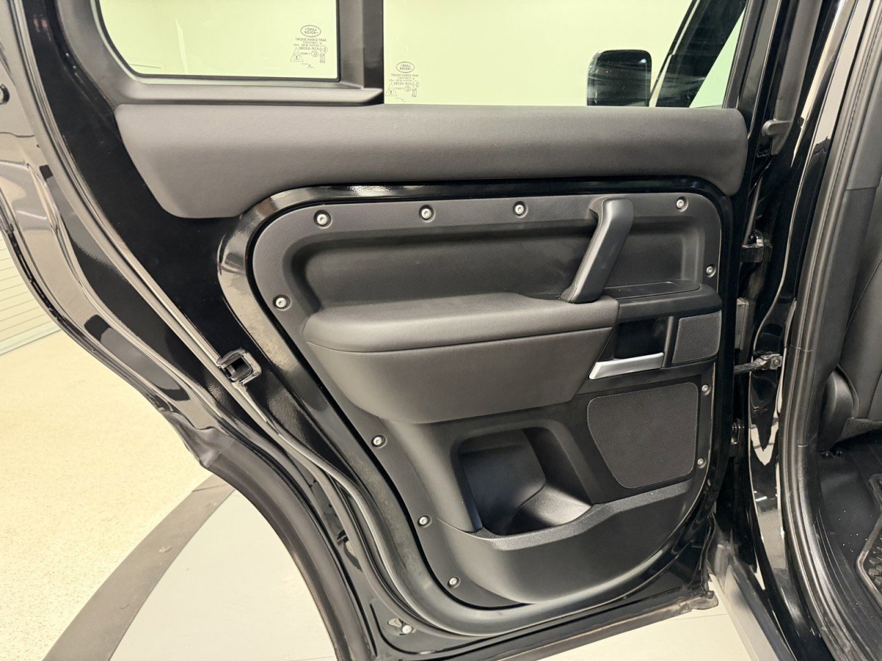 Used 2025 Land Rover Defender 110 S image 39