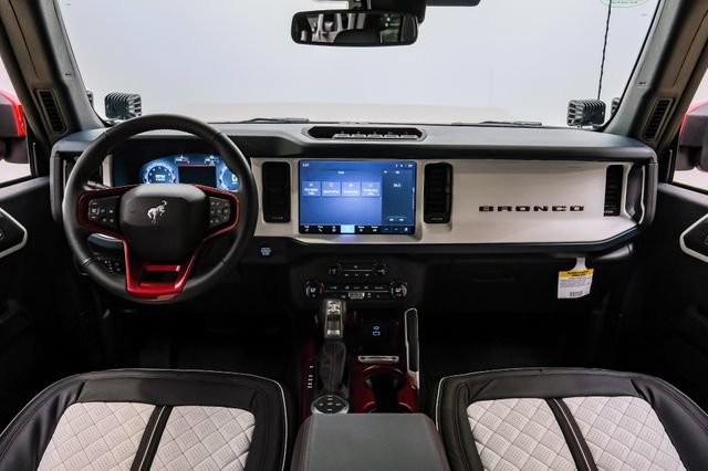 Used 2025 Ford Bronco Heritage Edition AWD/4WD image 13