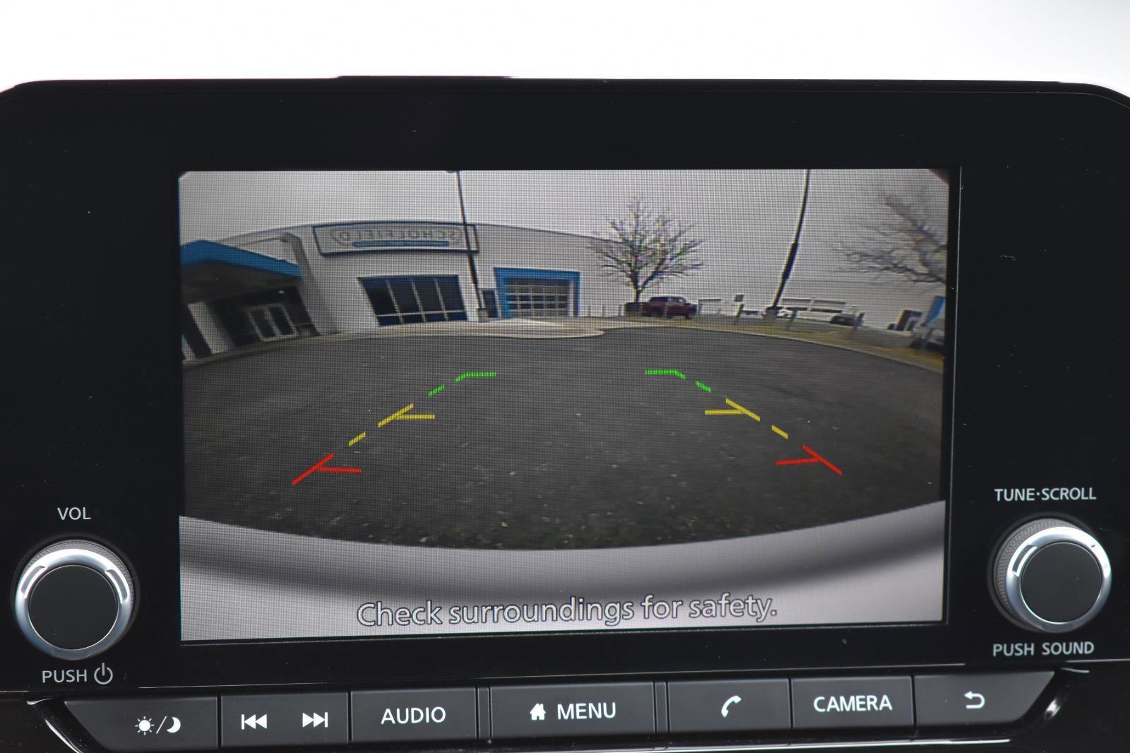 Used 2025 Nissan Pathfinder SV image 5