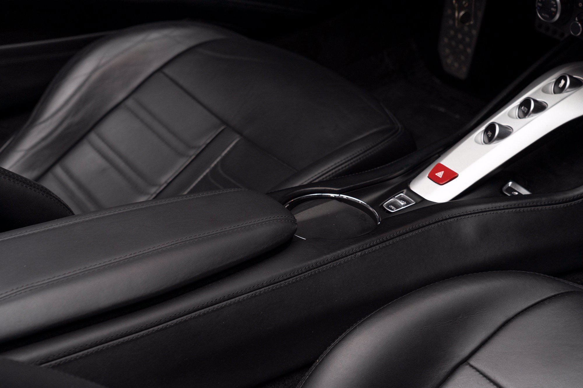 Used 2016 Ferrari California T RWD image 42