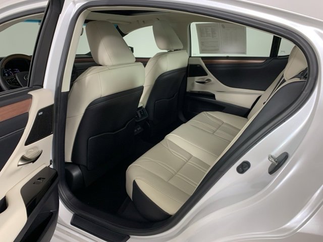 Used 2025 Lexus ES 350 Ultra Luxury w/ Accessory Package (Z2) image 35