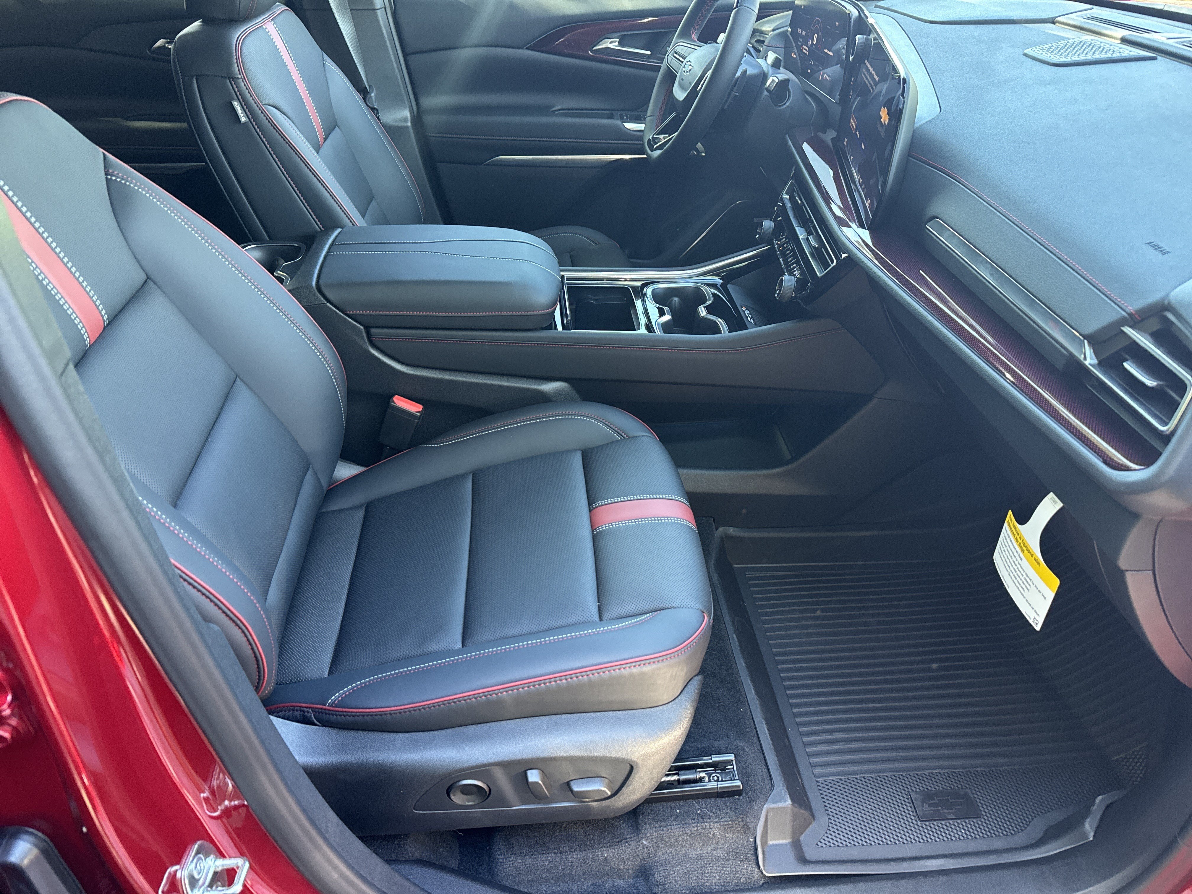 New 2027 Chevrolet Traverse RS w/ LPO, Floor Liner Package FWD image 16