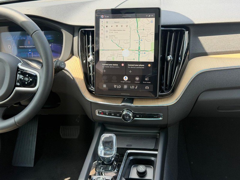 New 2026 Volvo XC60 T8 Plus w/ Protection Package Premier AWD/4WD image 7