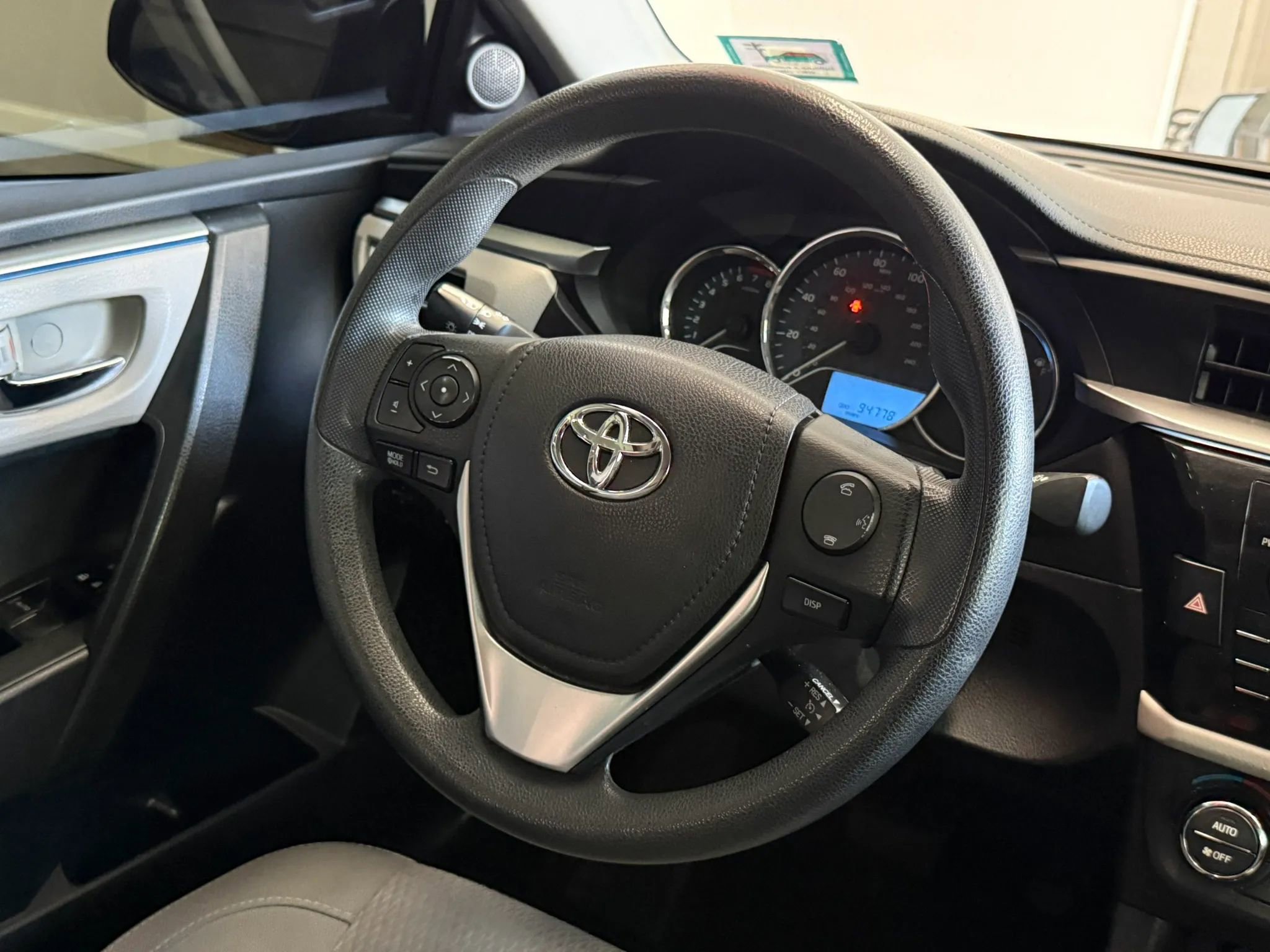 Used 2016 Toyota Corolla LE FWD image 11