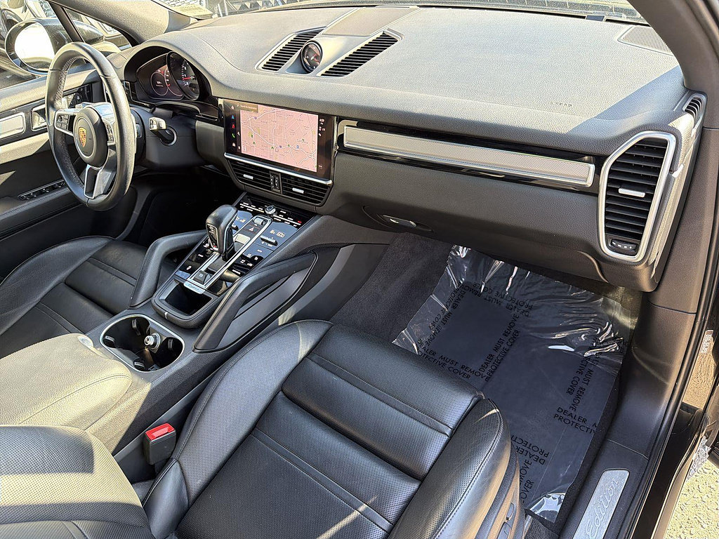 Used 2023 Porsche Cayenne AWD/4WD image 29
