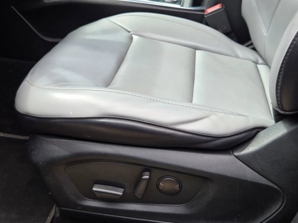 Used 2021 Ford Explorer XLT w/ Equipment Group 202A AWD/4WD image 12