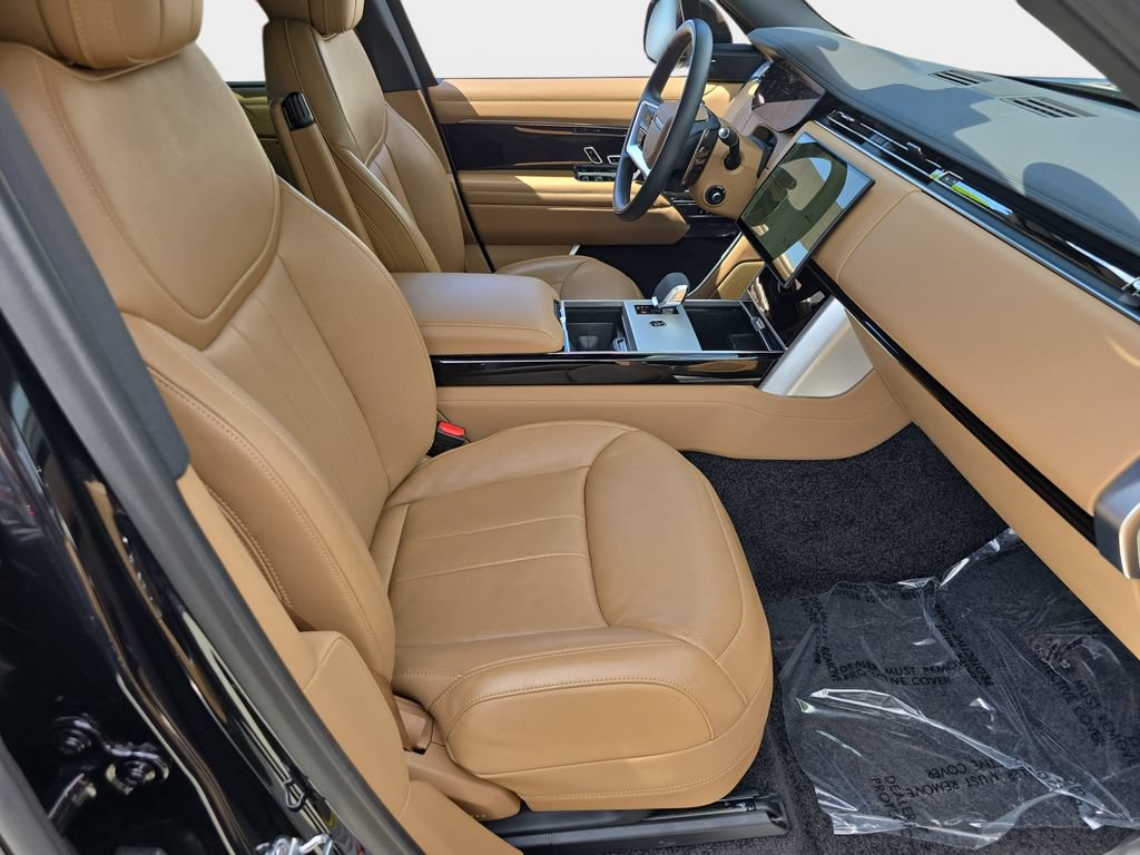 Certified 2025 Land Rover Range Rover Long Wheelbase SE AWD/4WD image 10