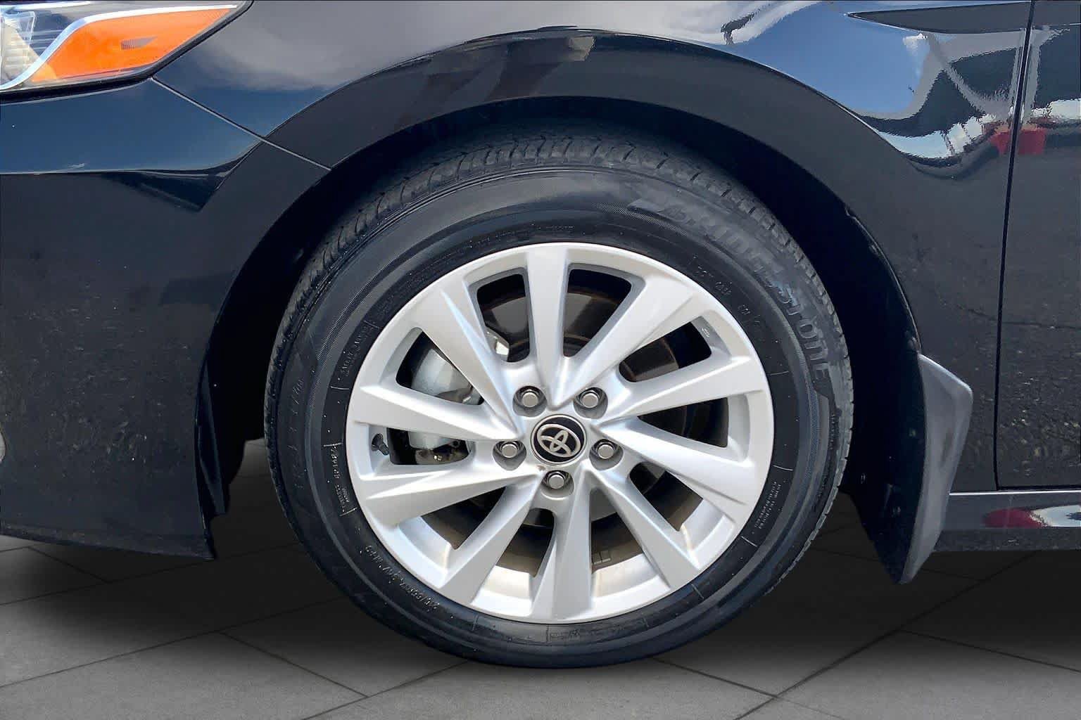 Used 2024 Toyota Camry LE w/ Convenience Package FWD image 11