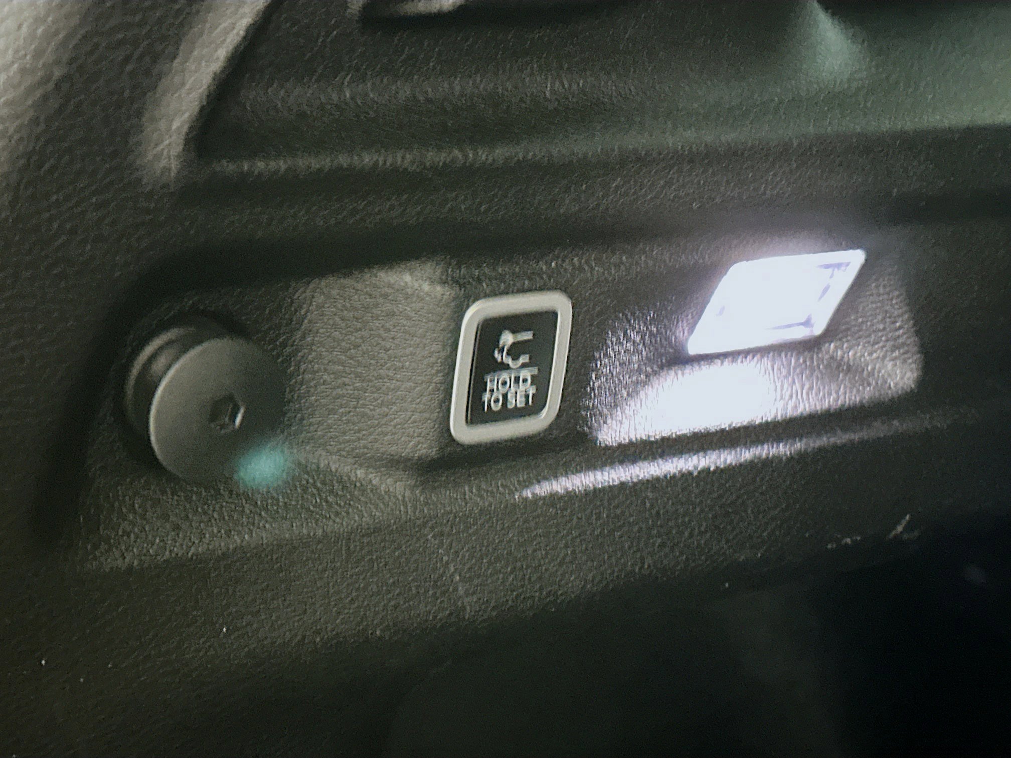 Used 2024 Jeep Grand Cherokee L Limited w/ Luxury Tech Group II image 33