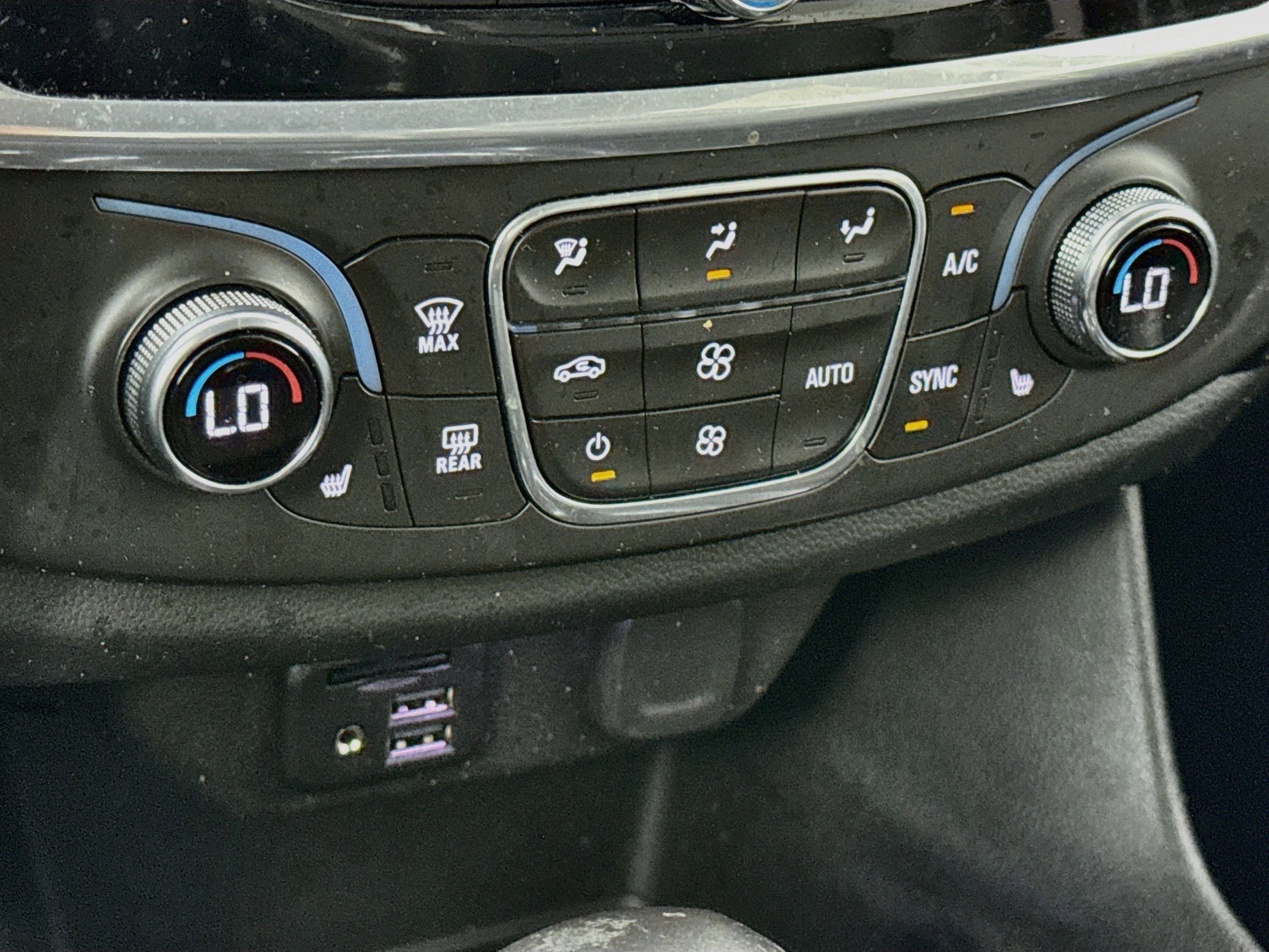 Used 2021 Chevrolet Traverse RS AWD/4WD image 16