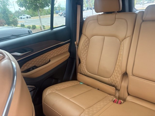 Used 2022 Jeep Grand Cherokee Summit AWD/4WD image 18