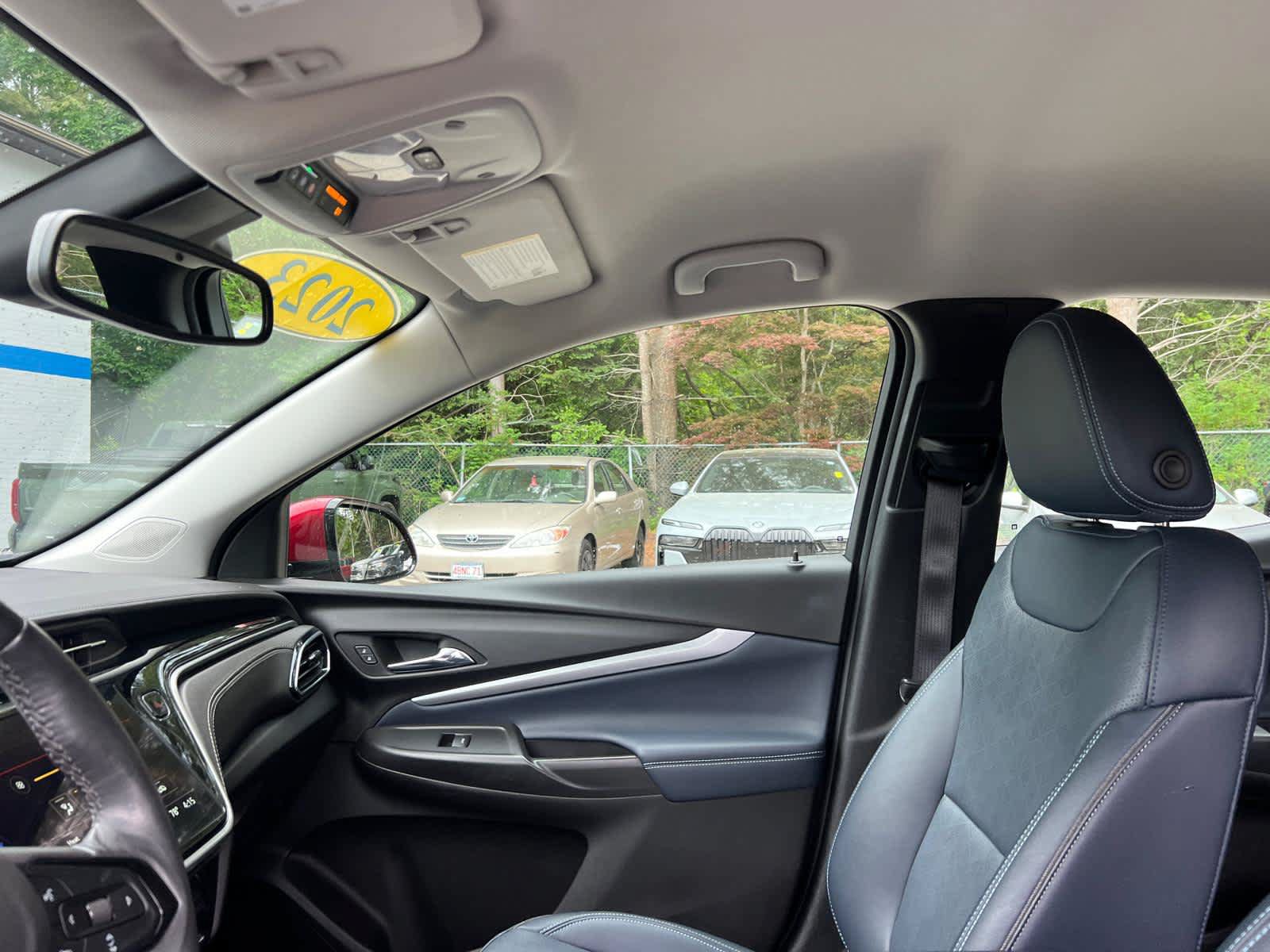 Certified 2023 Chevrolet Bolt EUV LT w/ Convenience Package FWD image 12