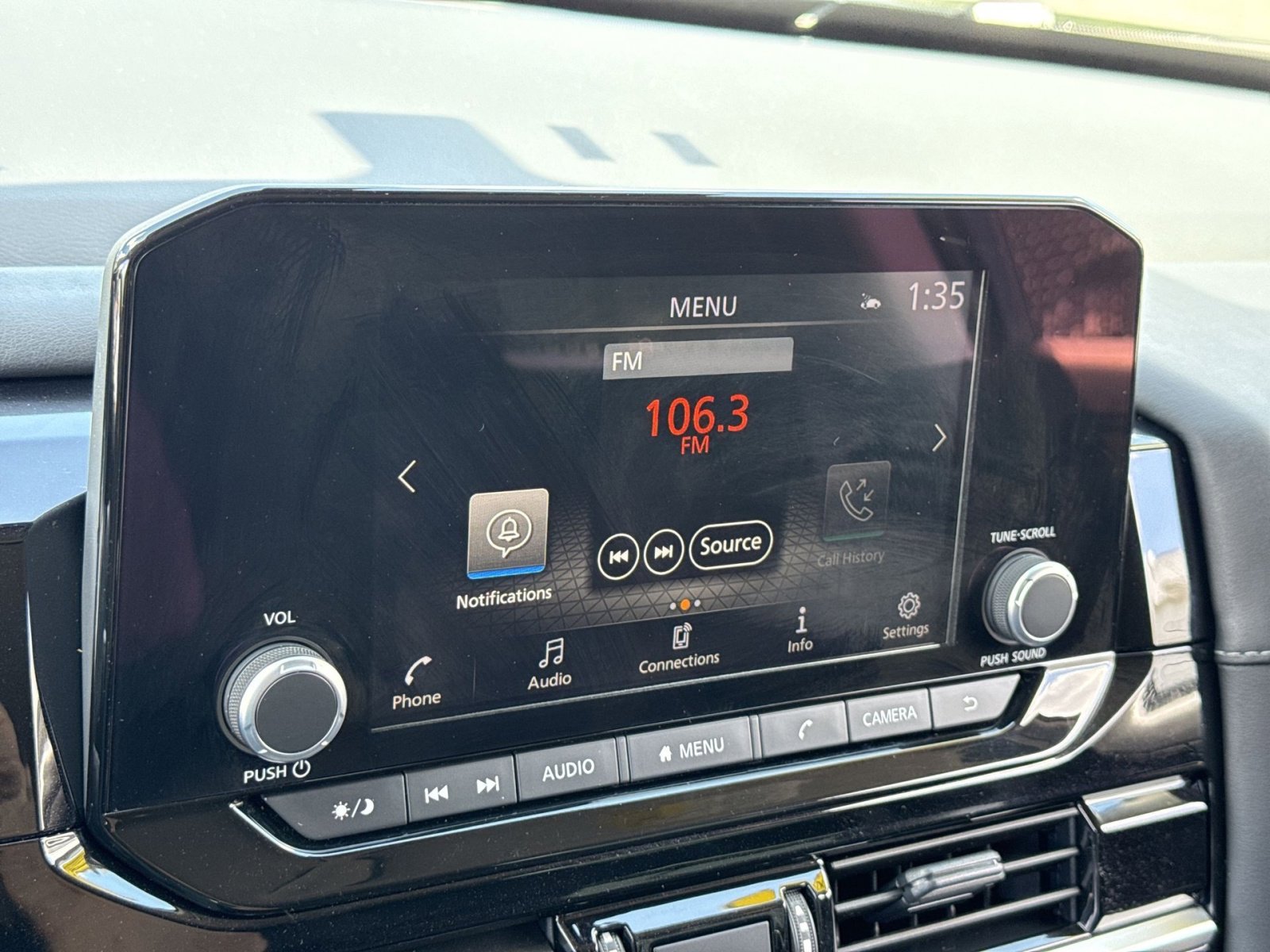 Used 2025 Nissan Pathfinder SV FWD image 21