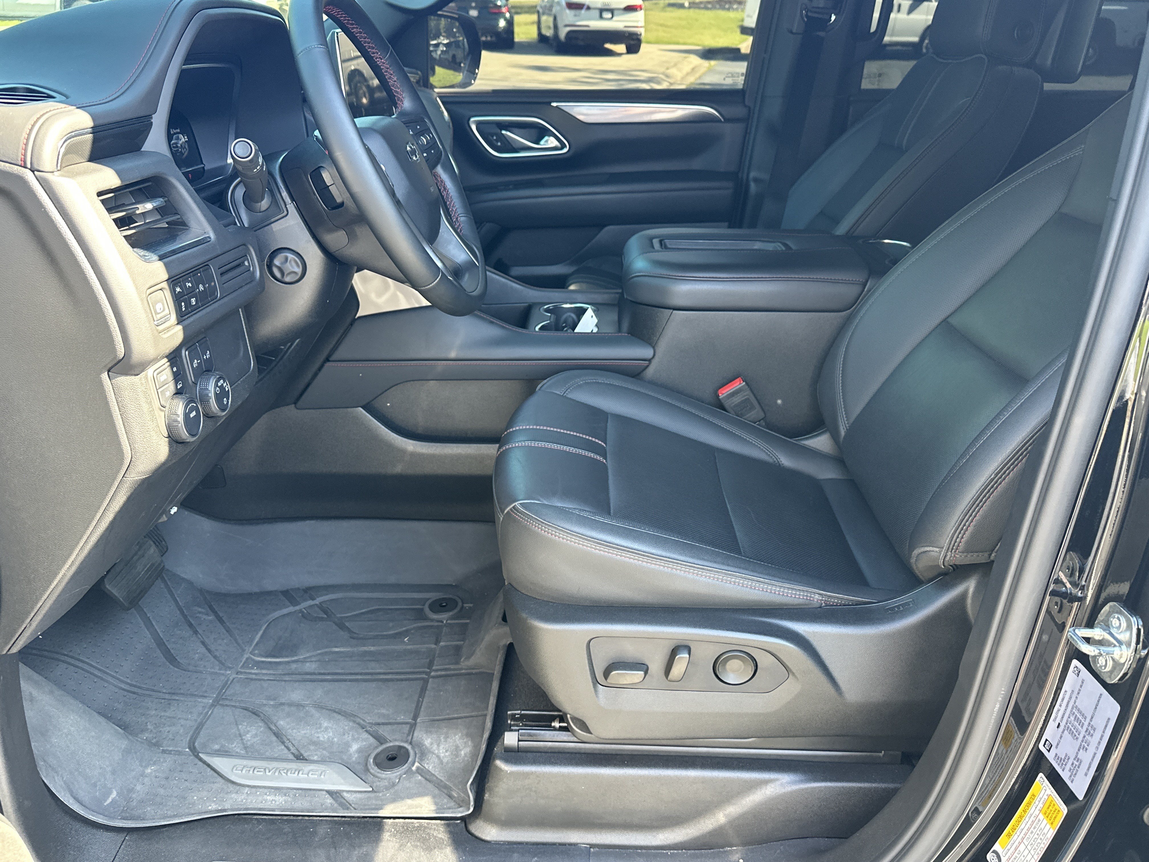 Used 2024 Chevrolet Suburban RST w/ Luxury Package AWD/4WD image 9