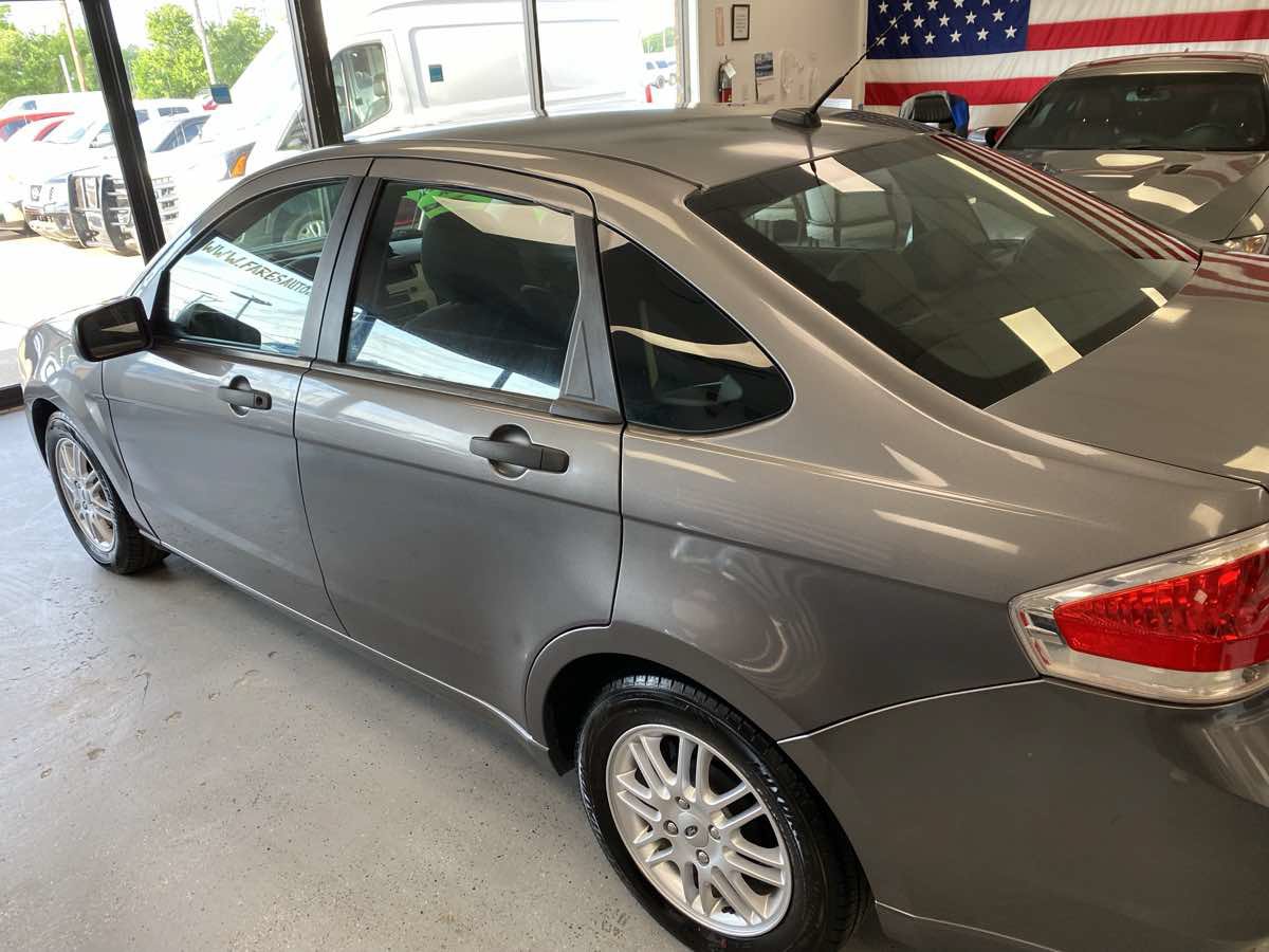 Used 2009 Ford Focus SE FWD image 11