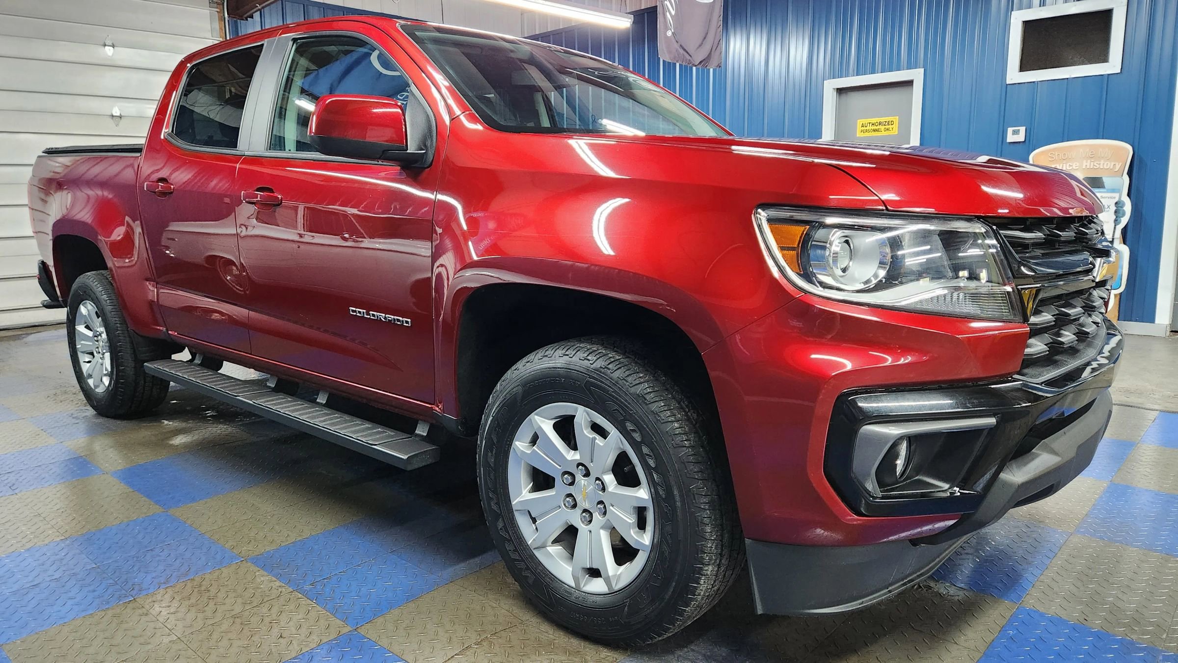 Used 2021 Chevrolet Colorado LT w/ LT Convenience Package image 2