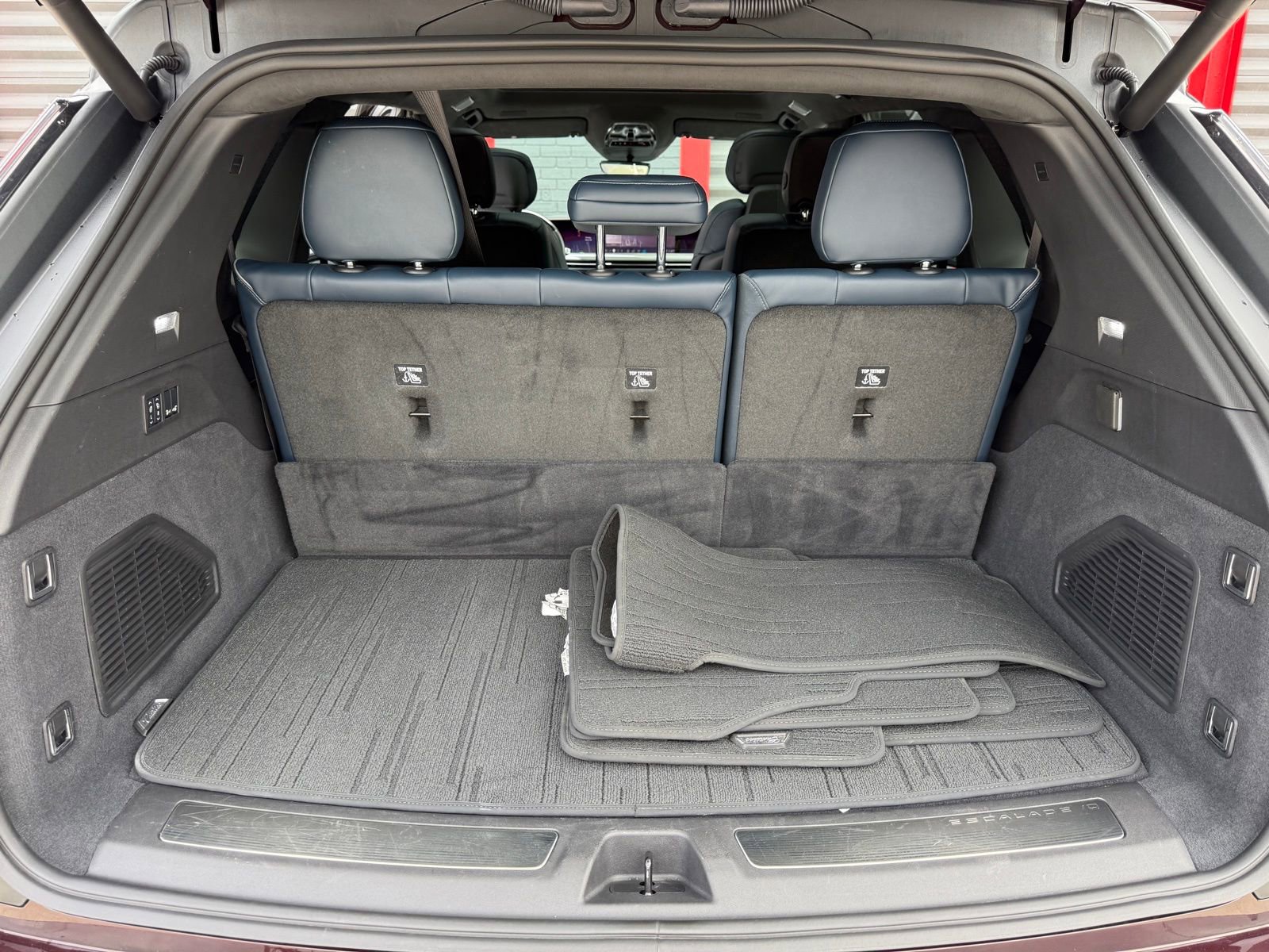 Used 2025 Cadillac Escalade IQ Luxury 2 w/ LPO, Premium Carpet Package image 22