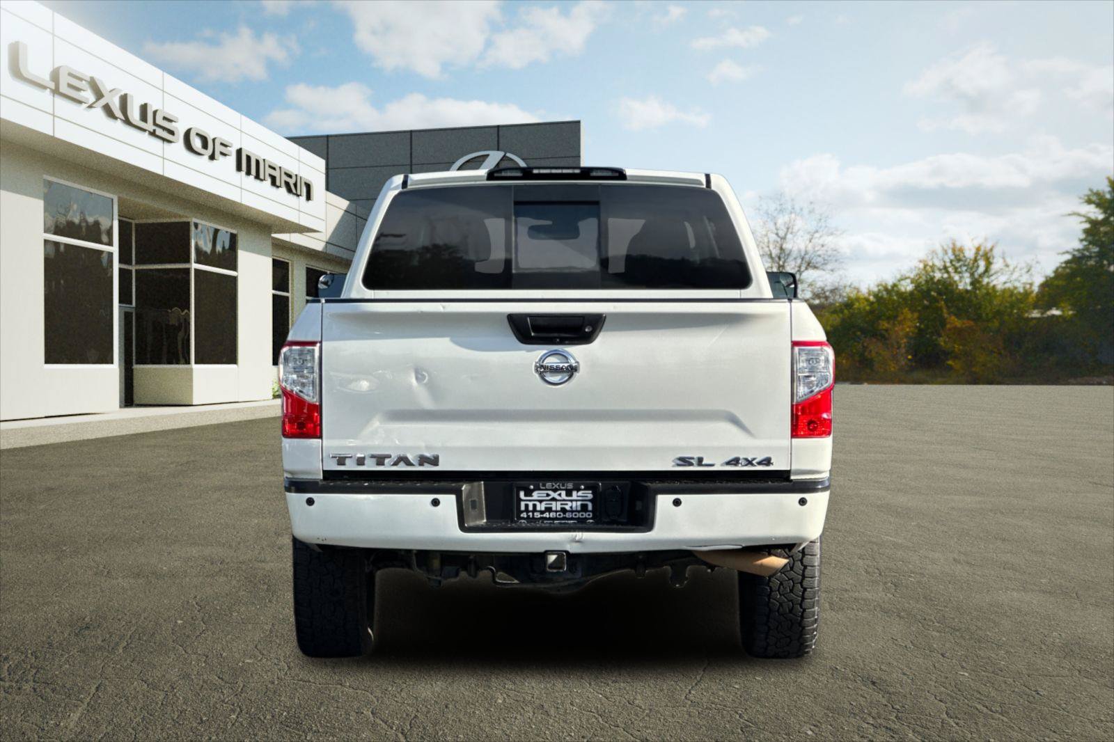 Used 2018 Nissan Titan SL AWD/4WD image 9