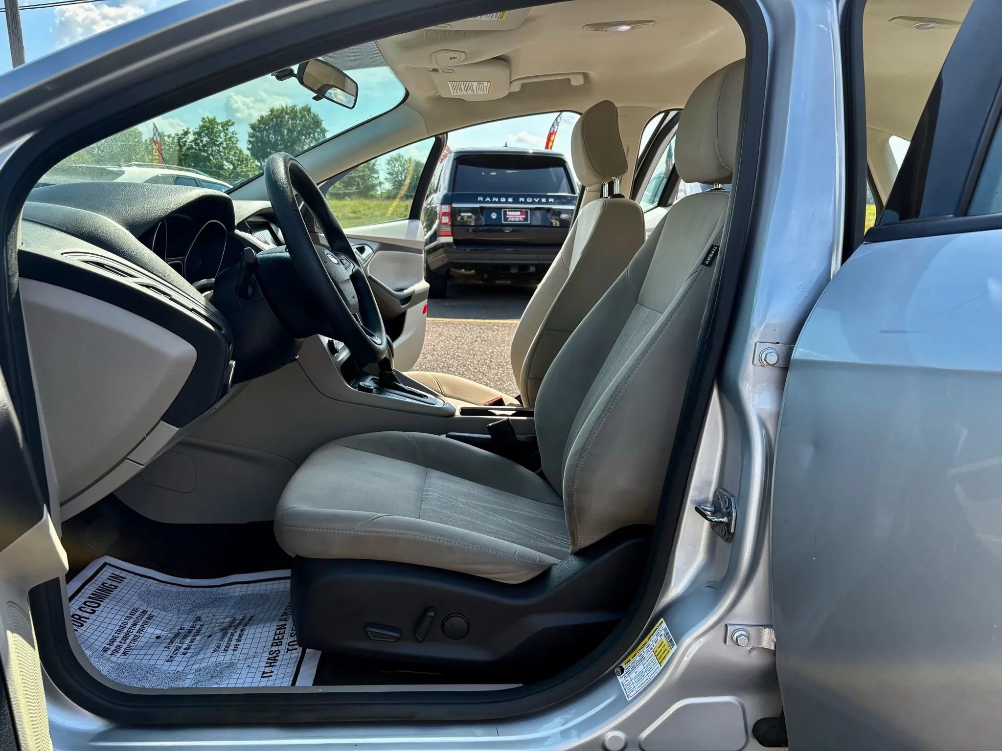 Used 2016 Ford Focus SE w/ SE Power Seat Package image 16