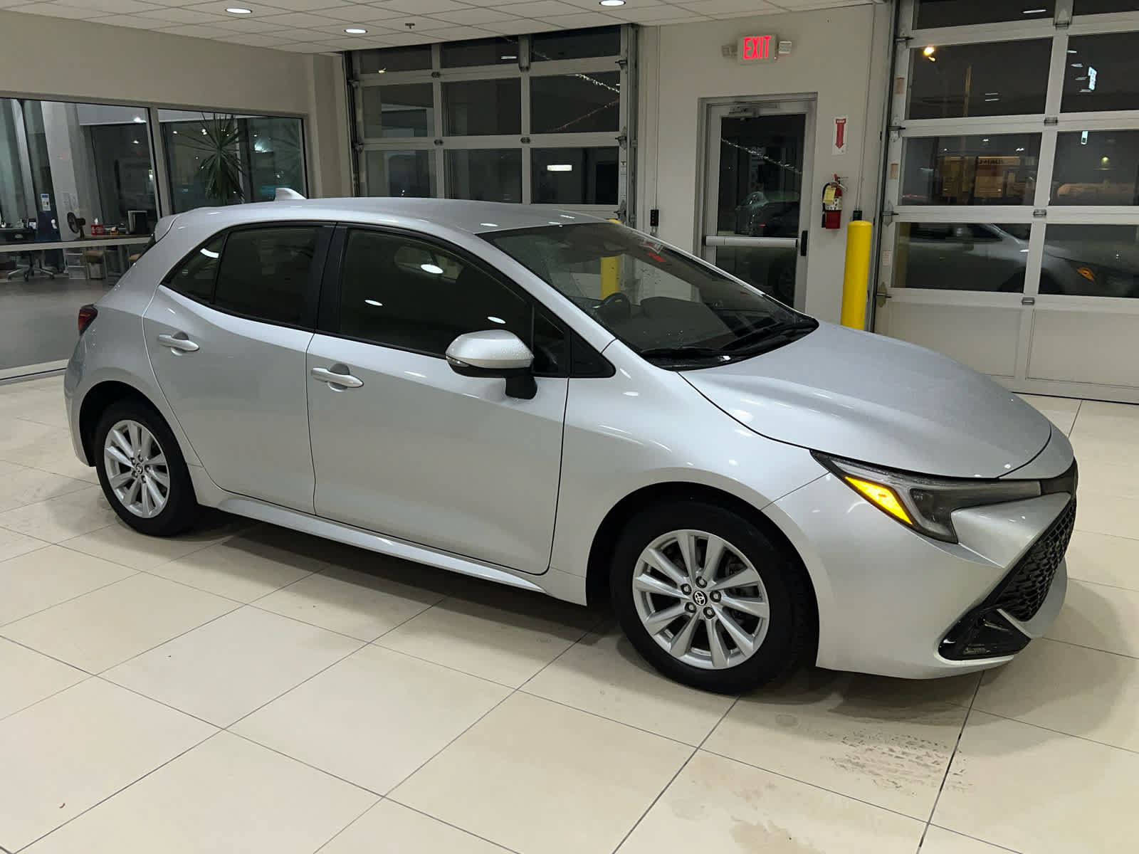 Used 2023 Toyota Corolla SE w/ SE Premium Package FWD image 1