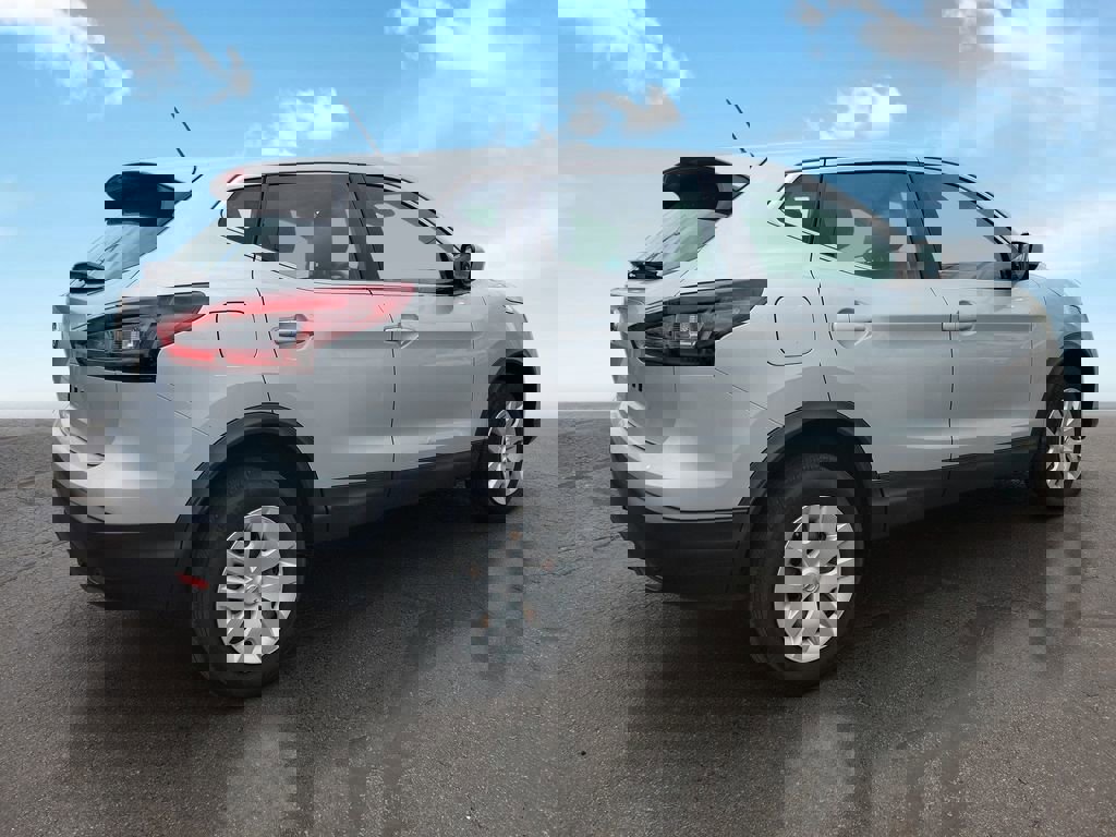 Used 2020 Nissan Rogue Sport S image 4