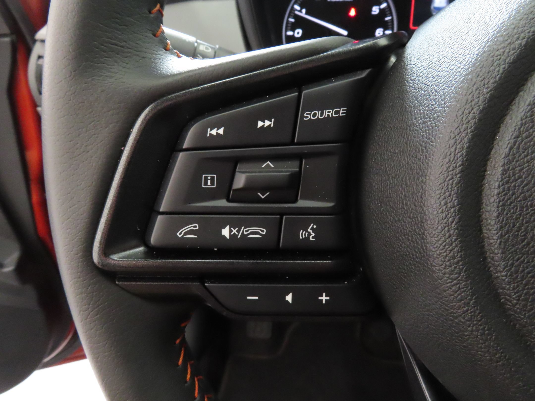 Used 2025 Subaru Crosstrek 2.5i Limited w/ Crosstrek Mirror Package AWD/4WD image 13
