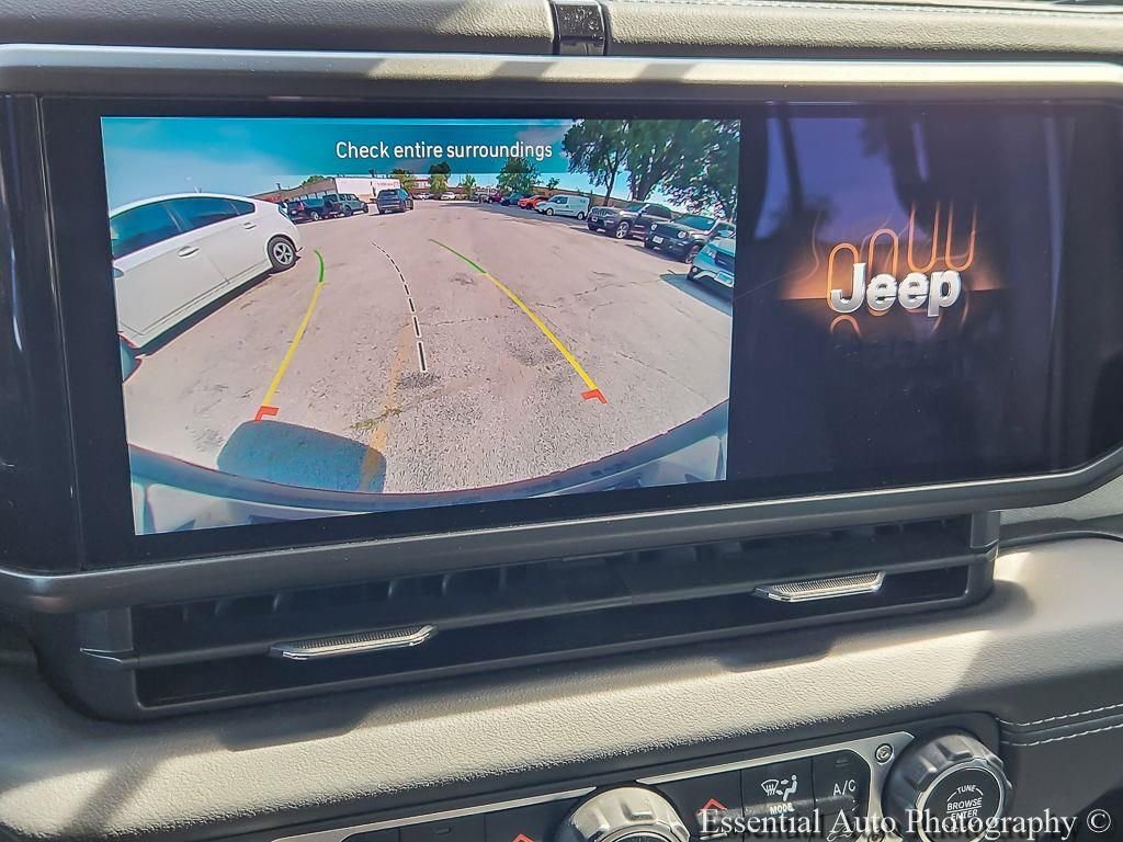 Used 2025 Jeep Wrangler Unlimited Sahara w/ Safety Group AWD/4WD image 16
