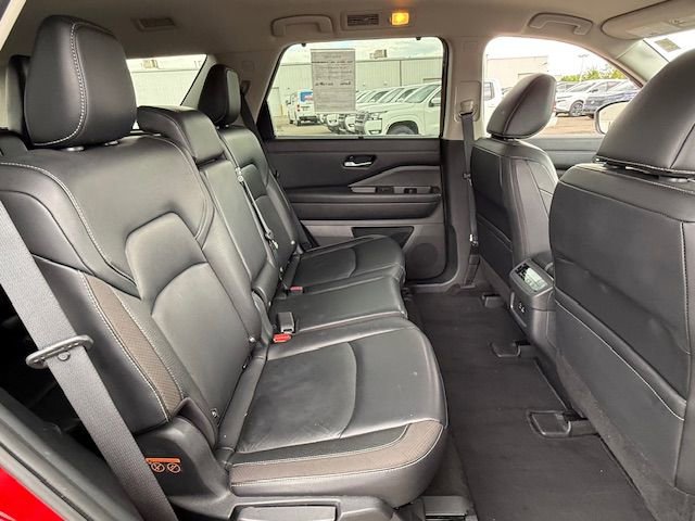 Used 2023 Nissan Pathfinder SL w/ Black Appearance Package image 14