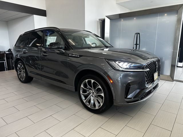 Certified 2025 Lincoln Aviator AWD w/ Jet Appearance Package image 4