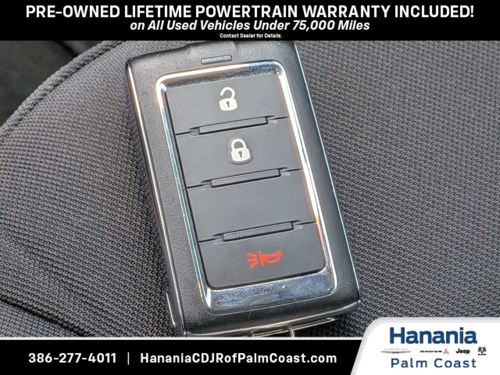 Used 2023 Jeep Grand Cherokee Laredo AWD/4WD image 33