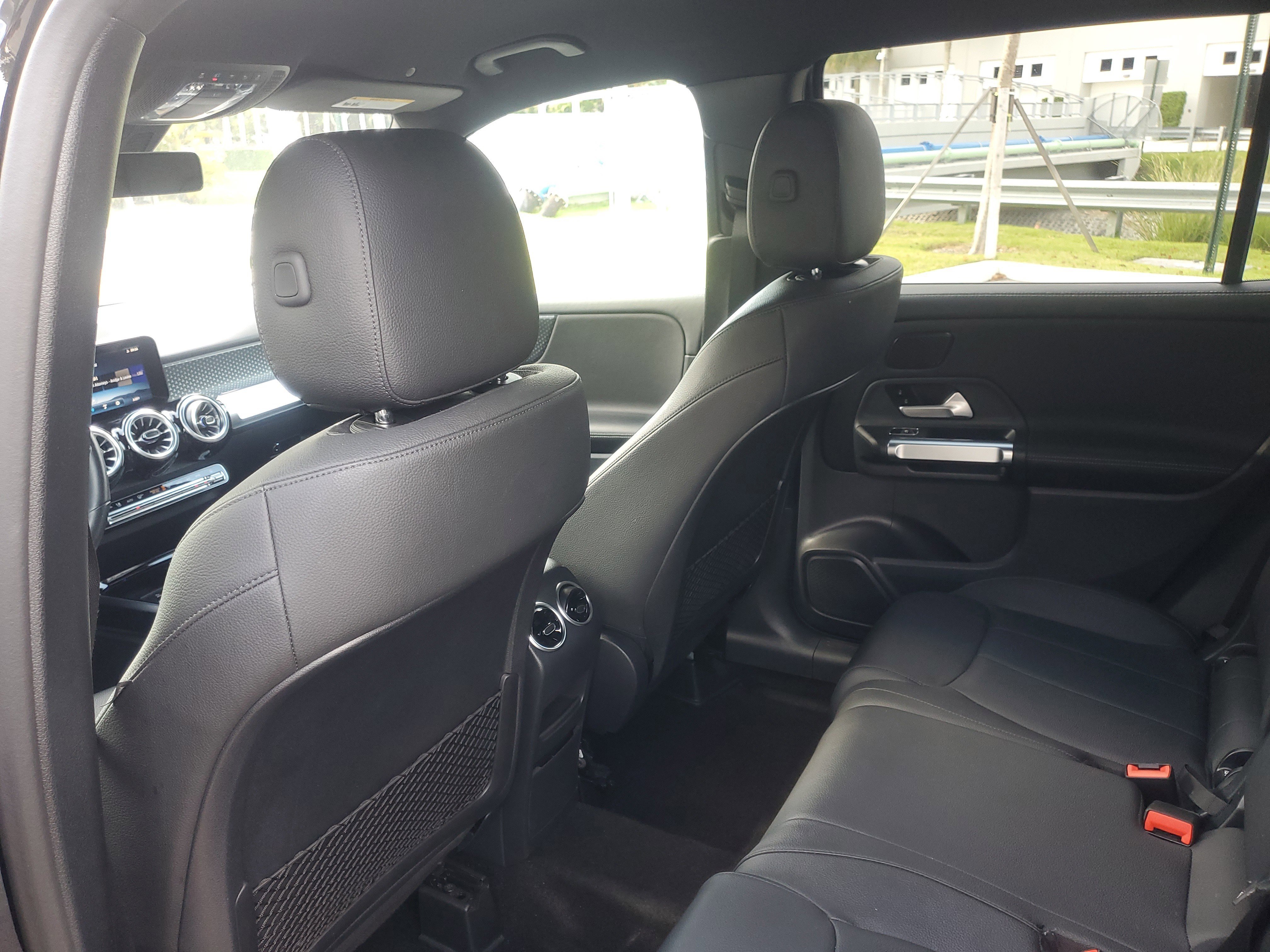 Used 2025 Mercedes-Benz GLB 250 4MATIC image 12