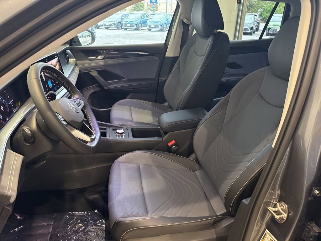 New 2025 Volkswagen Tiguan SE image 11