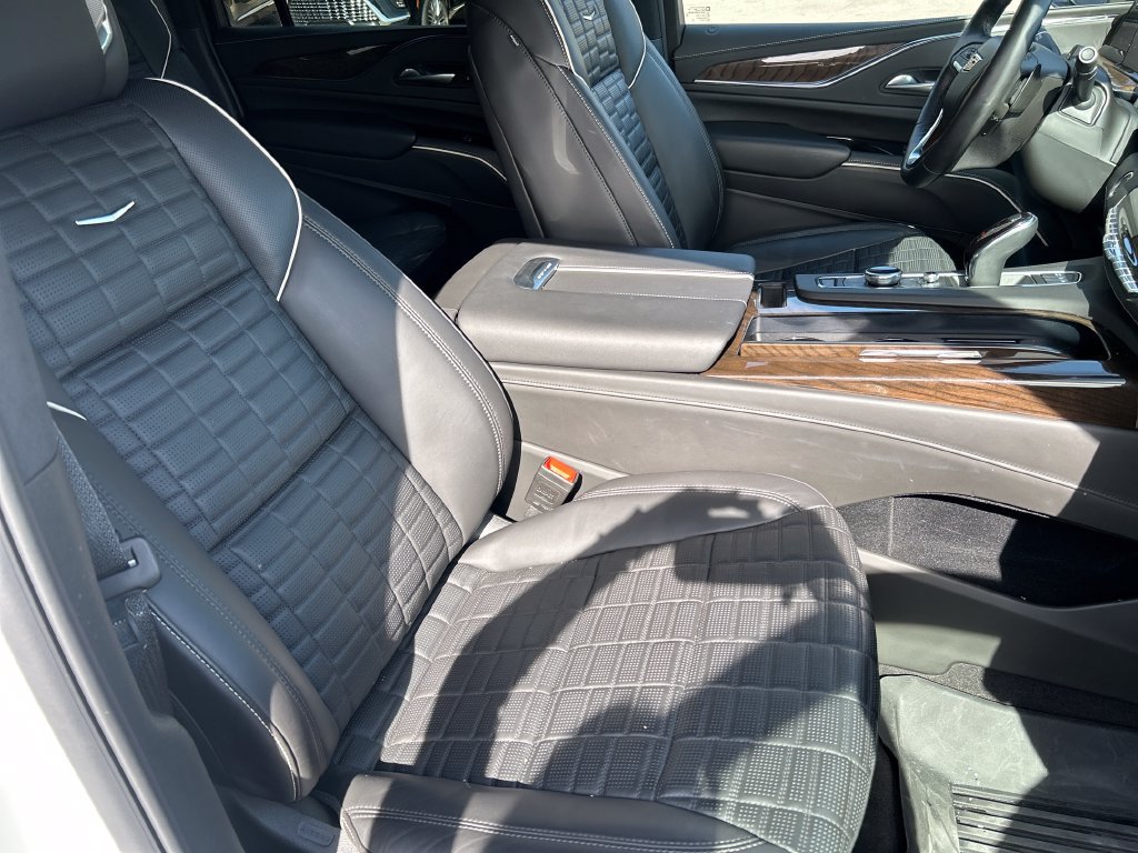 Used 2024 Cadillac Escalade ESV Sport Platinum w/ LPO, ONYX Package AWD/4WD image 14