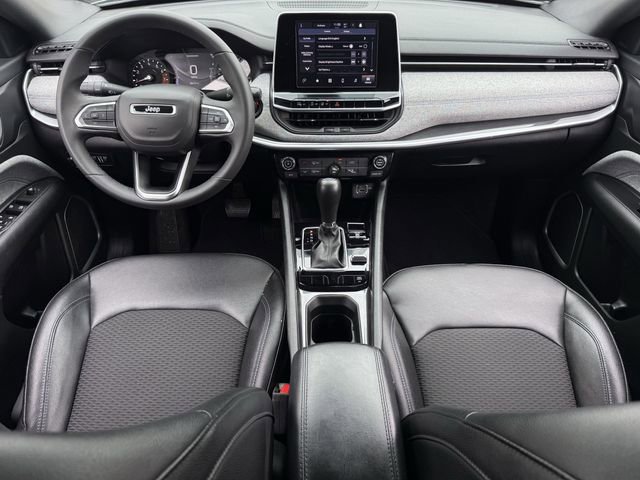Used 2025 Jeep Compass Latitude AWD/4WD image 11